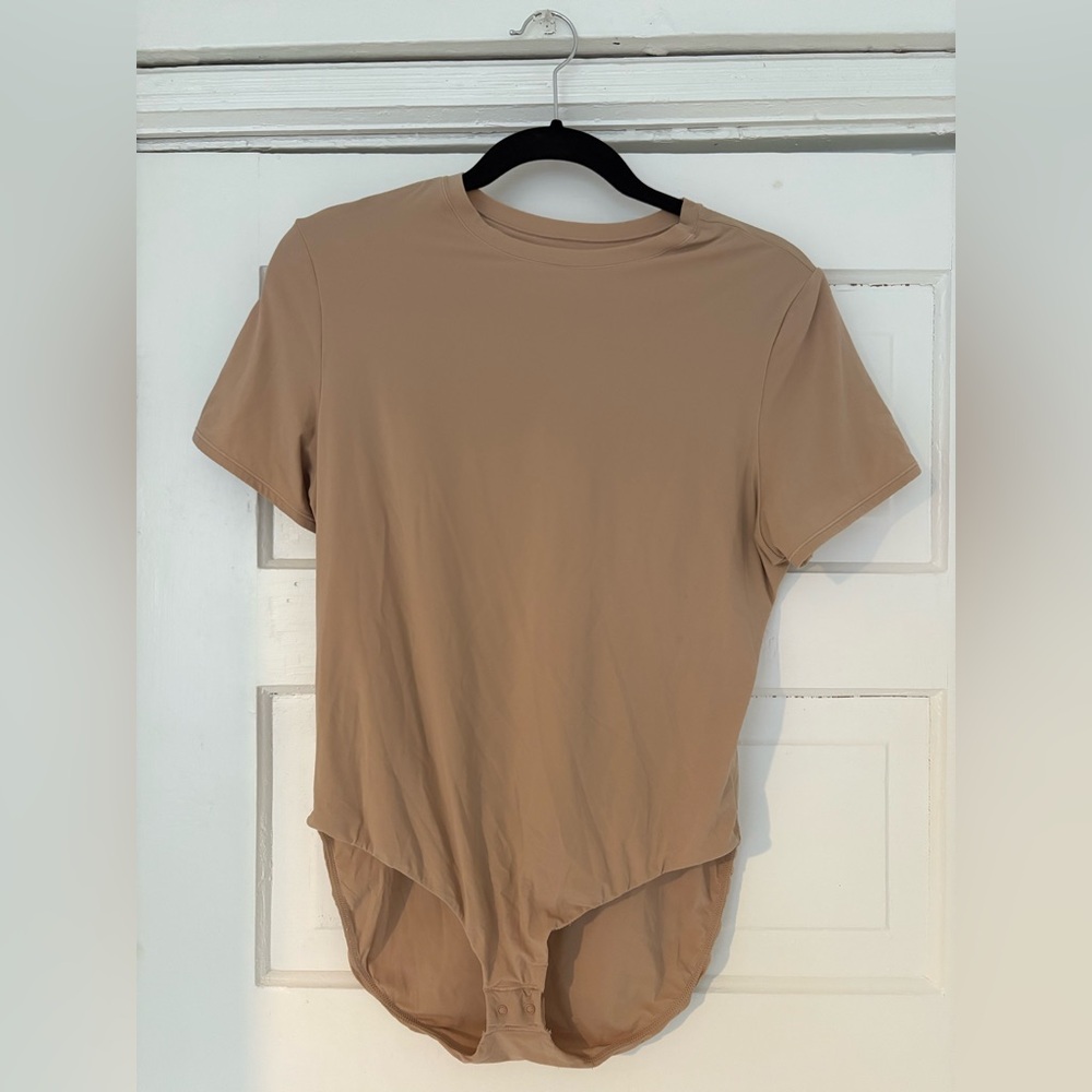 SKIMS FITS EVERYBODY T-SHIRT BODYSUIT
